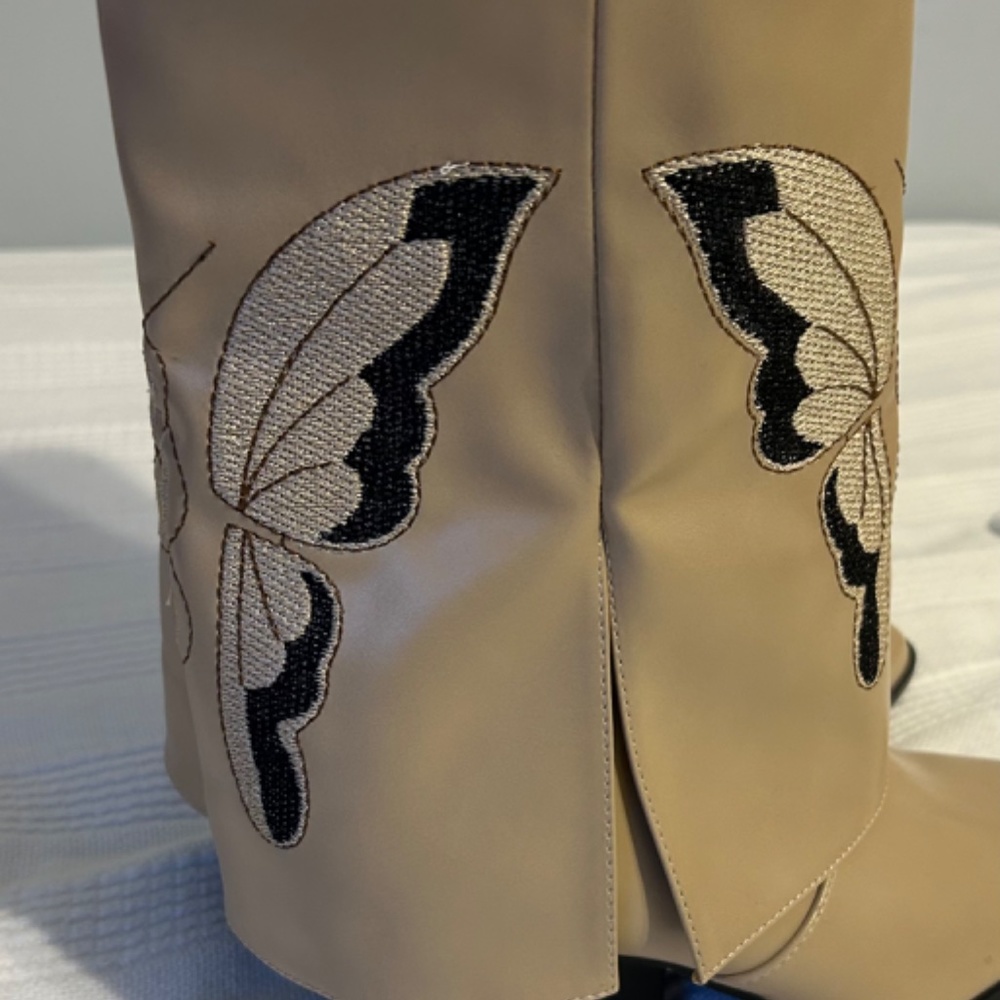 Butterfly boots - Picture 3 of 3